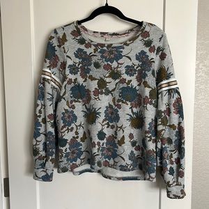 Long sleeve top. Size: L but fits like a medium